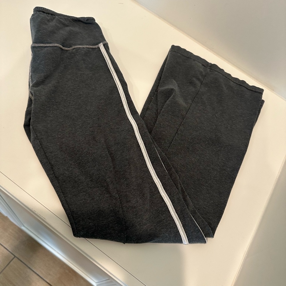 Ballys Pair of Yoga Pats - Small - Picture 2 of 8